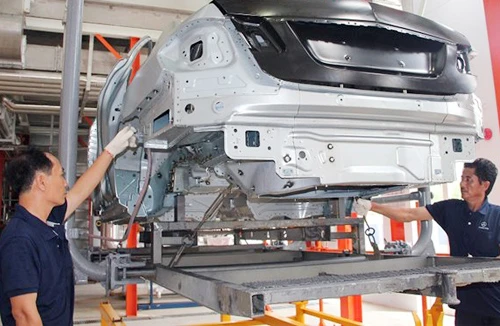 Không hạ giá, ô tô Việt Nam khó cạnh tranh