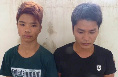 Nhân viên đấm lưng bị chủ quán tống tiền