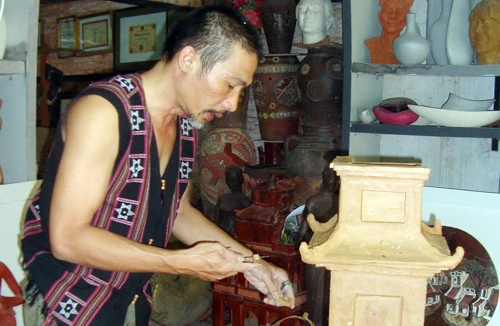 Nên chuyện từ những hình hài méo mó