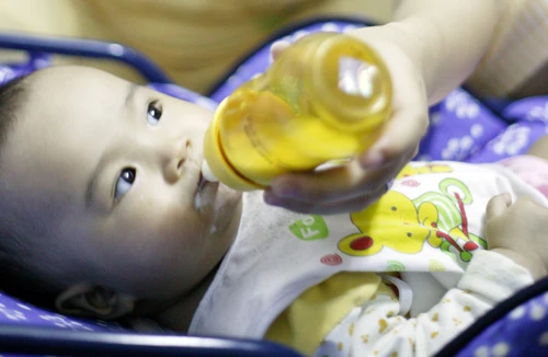 Nhận biết khi trẻ bị nhiễm khuẩn Clostridium botulinum từ sữa
