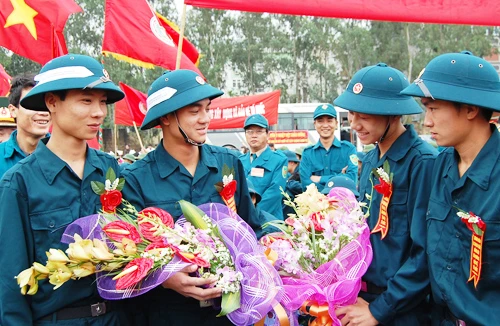 Nhập ngũ sau khi trúng tuyển đại học: Cần công bằng để tránh tiêu cực