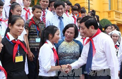 Chủ tịch nước Trương Tấn Sang gặp mặt trẻ em có hoàn cảnh đặc biệt 