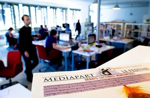 Thành công nhờ... bê bối