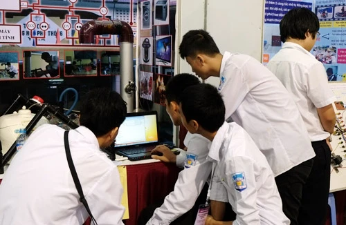 Thầy đôi khi cũng học từ trò