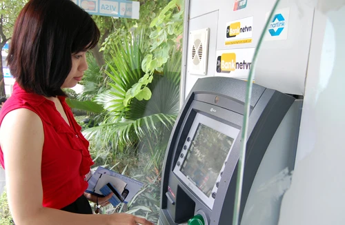 Thu phí ATM nội mạng: Khó khẳng định dịch vụ sẽ tốt hơn