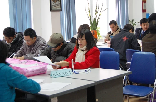 Người lao động chớp cơ hội việc làm