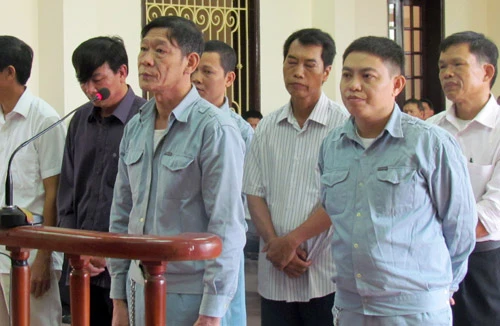 7 “quan” xã thích “ăn” đất