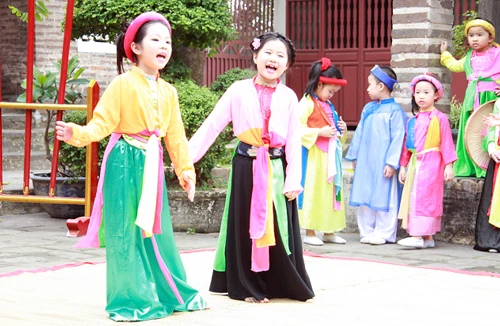 Kiểm kê di sản văn hóa phi vật thể Hà Nội: Nhìn từ ngữ văn dân gian