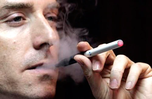 Thuốc lá điện tử có hại cho sức khỏe: Bộ Y tế cần sớm vào cuộc