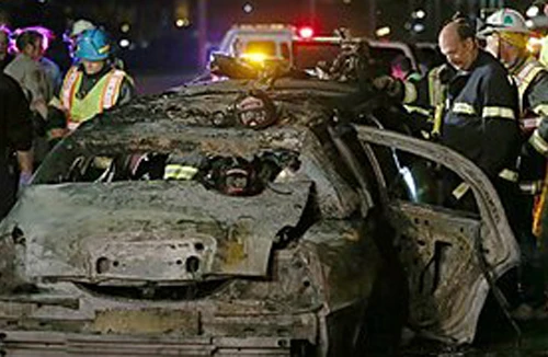 Cháy xe limousine giữa cầu, cô dâu thiệt mạng