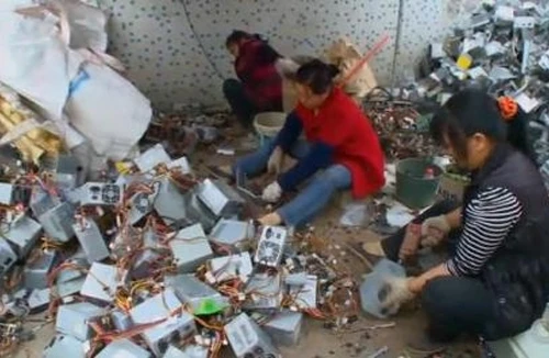 Ngập ngụa trong độc hại