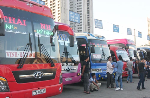 Hà Nội “khát” bến xe