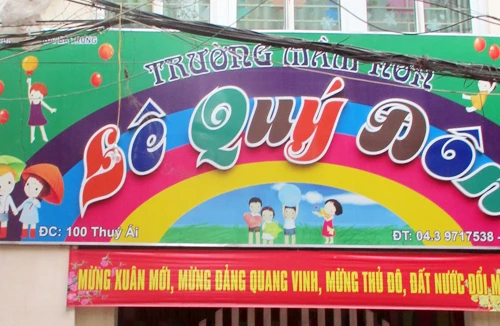 Đã kỷ luật cô giáo nhờ học sinh bê thùng đựng cơm