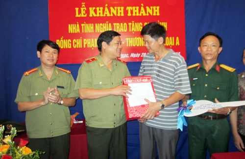 Ấm áp nghĩa tình đồng đội