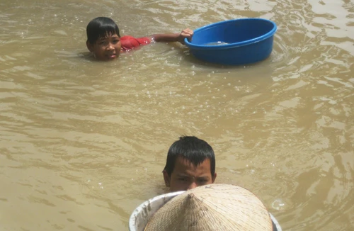 Lặn ngụp mưu sinh 