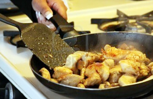 Mối nguy hại đến từ dụng cụ làm bếp 