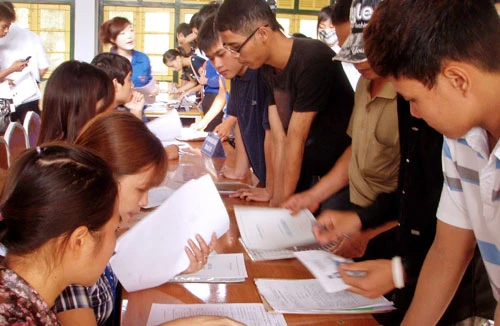 Không để học phí tăng đồng loạt 