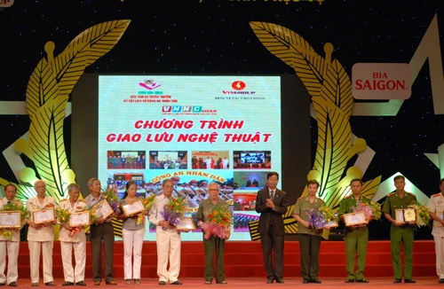 Một cuộc vận động thành công nhiều mặt