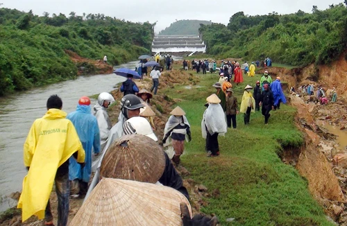 Nhiều hồ đập lo bục nước