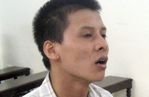 Dùng gạch đánh chết đối thủ