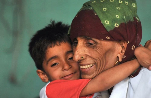 Sinh con ở tuổi 70 và hơn thế nữa…