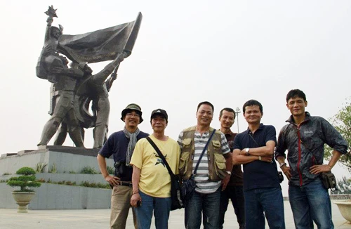 “Sống cùng lịch sử”