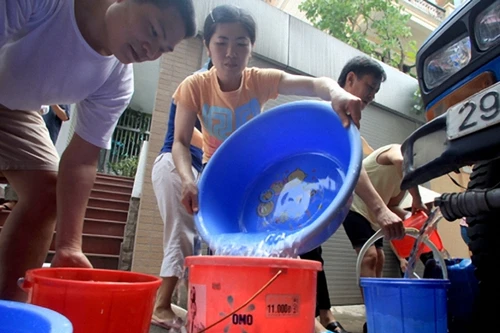 Phải giải quyết ngay nước sinh hoạt cho dân