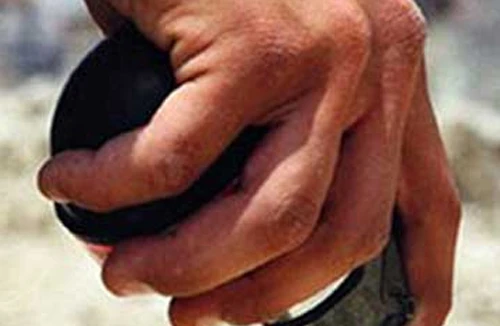 Đi trả thù thuê, bị mìn nổ tung... "của quý"