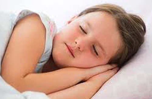 Trẻ ngủ không đúng giờ sẽ kém thông minh