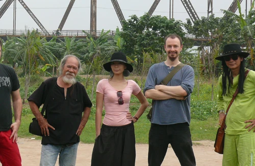 Đưa “chợ quê” ra sông Hồng