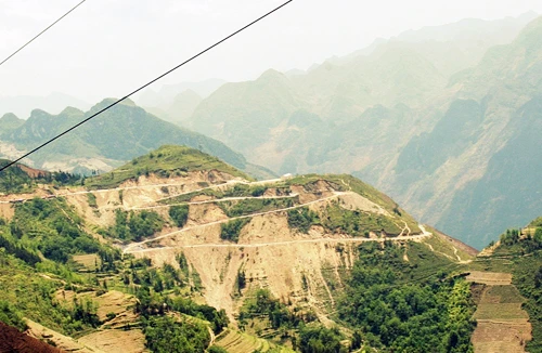 Cổng trời Săm Pun - đường vàng hoa nở