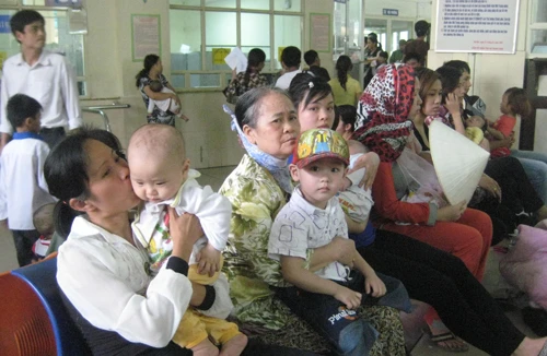 Bệnh nhi nhập viện tăng mạnh do nắng nóng