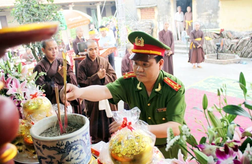 Lãnh đạo Công an Hà Nội viếng Trưởng lão Hòa thượng Thích Thanh Bích