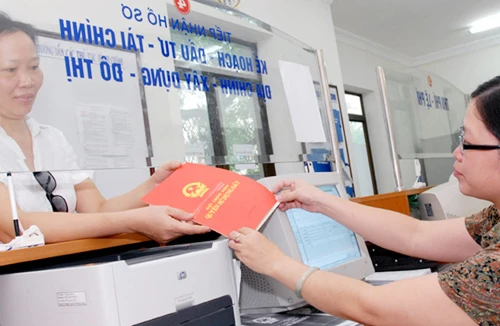 Muốn đá bóng, đừng thổi còi!