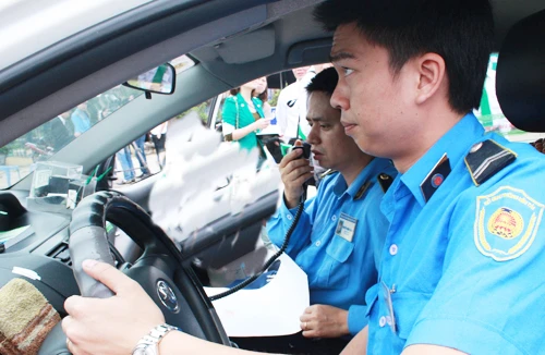 Lắp “hộp đen” cho vui?!