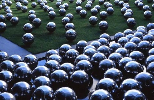 Chiêm ngưỡng 1.500 quả bóng bằng Inox