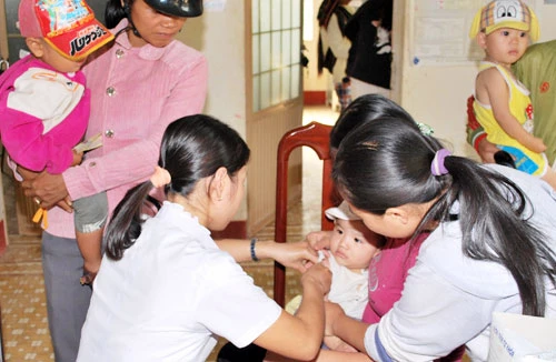 Phòng tiêm chủng ăn bớt vaccine: Lập đường dây nóng mới