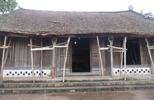 Xót xa nhìn đình cổ chờ sập