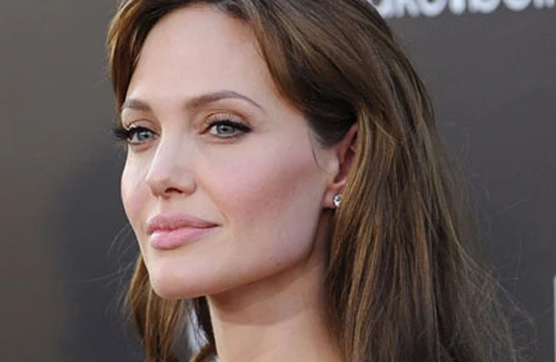 Angelina Jolie “phụ nữ hơn bao giờ hết”