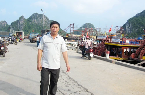 Thăm tàu đánh cá lớn nhất miền Bắc ở Vân Đồn