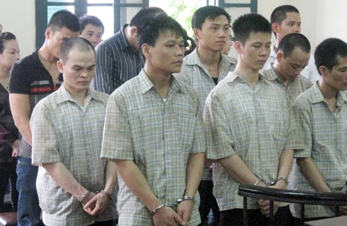 Giang hồ đấu súng giữa đêm