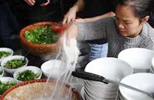 Hàng ăn vẫn ra sức “chặt chém”