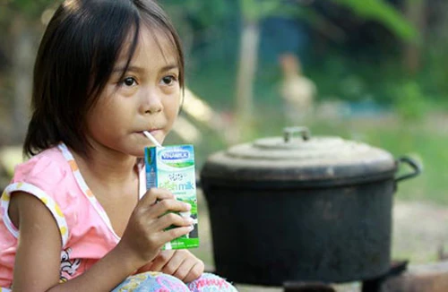 286.000 trẻ em khó khăn được uống sữa
