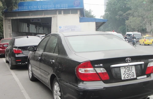 Ngày đầu đóng phí sử dụng đường bộ: Băn khoăn về chất lượng đường sá 