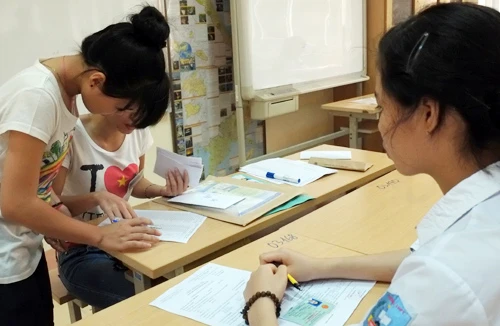 Hồi hộp chờ điểm sàn Đại học, Cao đẳng