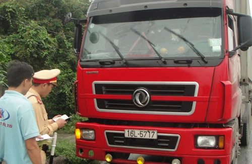 Xử phạt xe quá tải: Qua trạm cân chỉ hớt “ngọn”