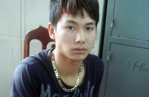 Trốn truy nã xuống chùa Hà học viết sớ