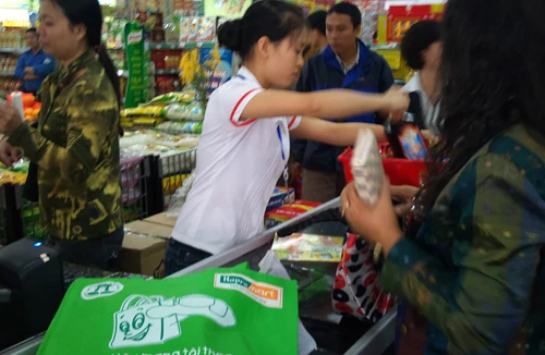 Hàng hóa dịch vụ không “vào hùa” với giá xăng