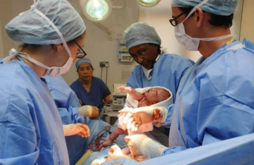 Lạm dụng đẻ mổ: Sản phụ có thể bị vỡ tử cung