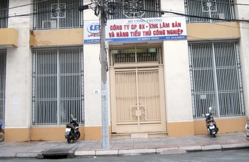 Cầm cố cả trụ sở công ty để chiếm đoạt tiền